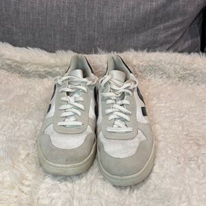 Veja Men's White and Gray Sneakers